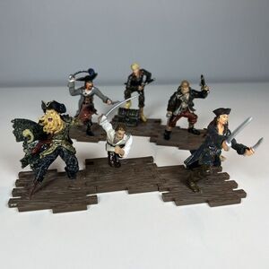 Pirates of the Caribbean 3" Figures Plastic with Interlocking Base Lot Of 6